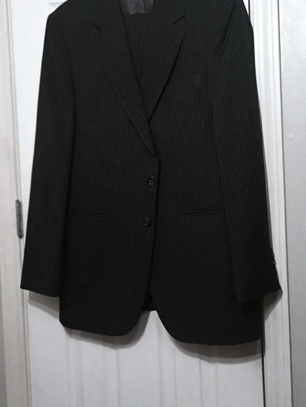 Amesbury Men Charcoal Pinstripe 2 Piece Suit  40L